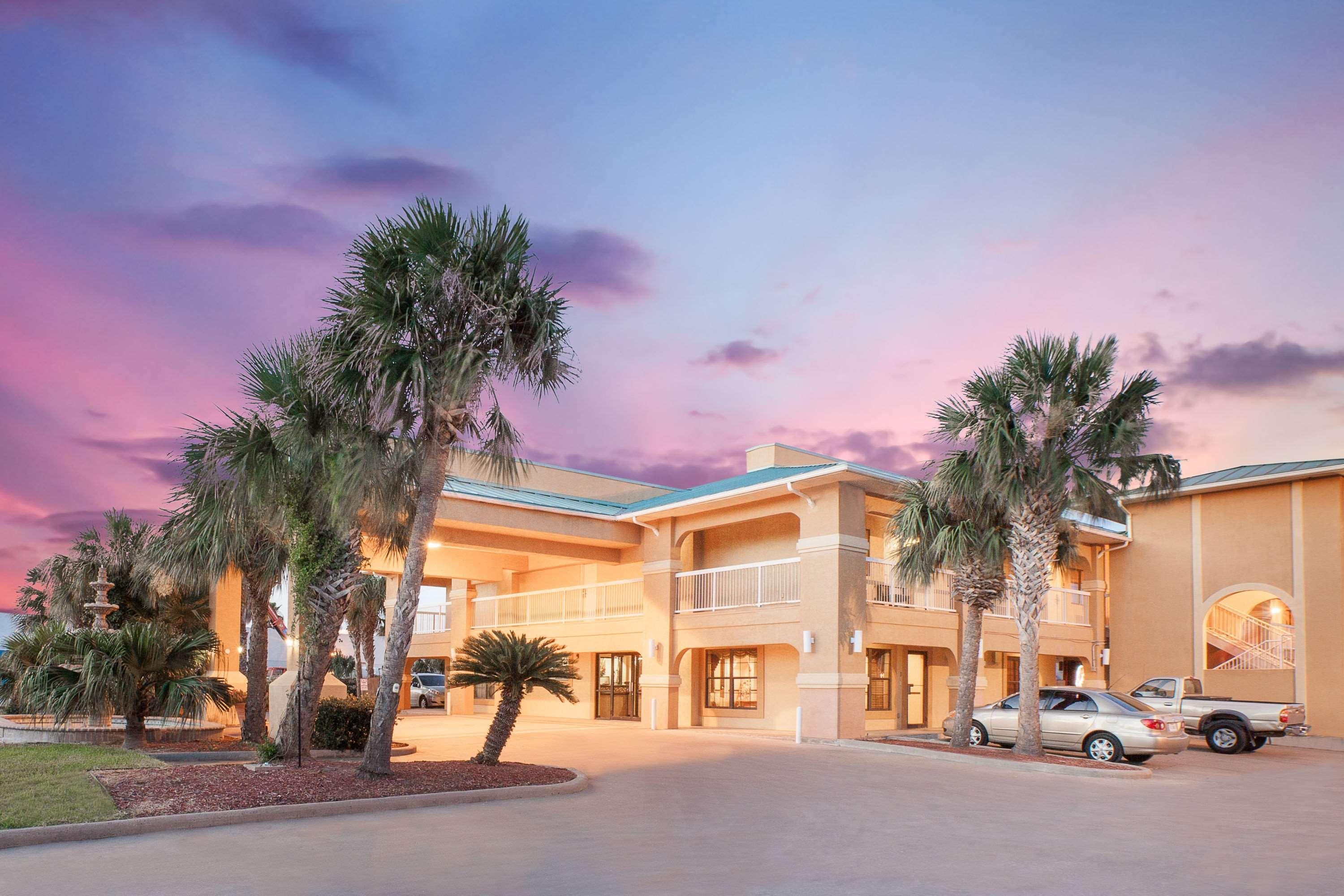 Super 8 By Wyndham Corpus Christi Hotel Exterior photo